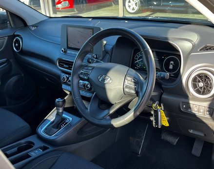 Hyundai KONA 1.6 Kona SE Connect GDi HEV Semi-Auto 5dr 18