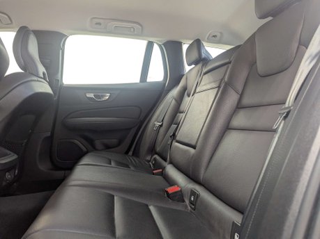 Volvo V60 2.0 V60 Momentum B4 MHEV Auto 5dr 44