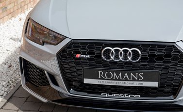 Audi RS4 Avant 24