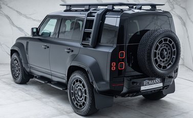 Land Rover Defender 110 OCTA Black 12