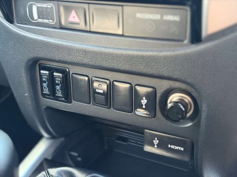 Mitsubishi L200 2.4 L200 Warrior DI-D 4WD 24