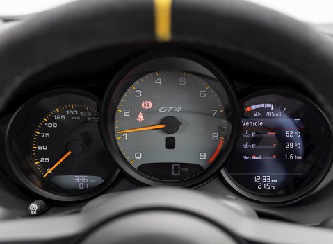 Porsche 718 Cayman GT4 18