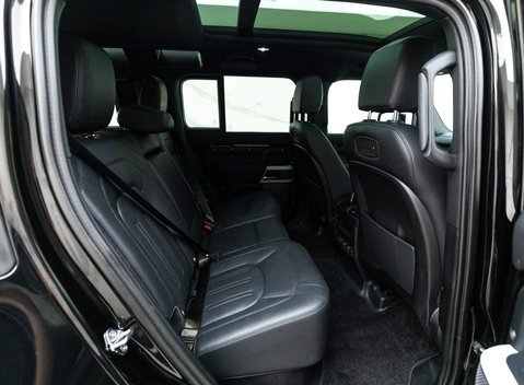 Land Rover Defender SE 9