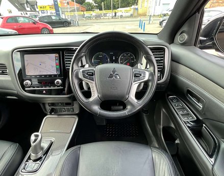 Mitsubishi Outlander 2.4 Outlander Dynamic PHEV CVT 4WD 5dr 19