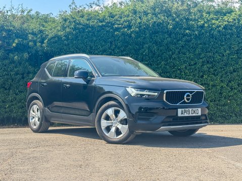 Volvo XC40 2.0 D3 Momentum SUV 5dr Diesel Auto Euro 6 (s/s) (150 ps) 28