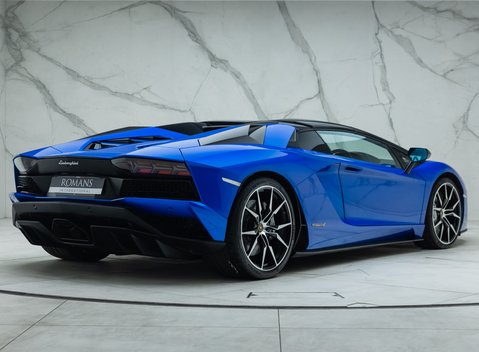 Lamborghini Aventador S LP 740-4 ROADSTER 8
