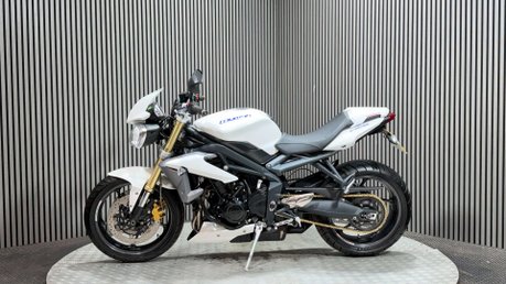 Triumph Street Triple 2013 ONLY 13K STUNNING EXAMPLE NEW MOT WARRANTY 4
