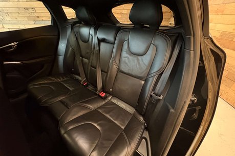 Volvo V40 2.0 T5 R-Design Pro Hatchback 5dr Petrol Auto Euro 6 (s/s) (245 ps) 17