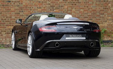 Aston Martin Vanquish Volante 15