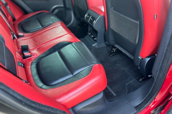 Jaguar F-Pace 3.0 V6 D300S AWD AUTO 31