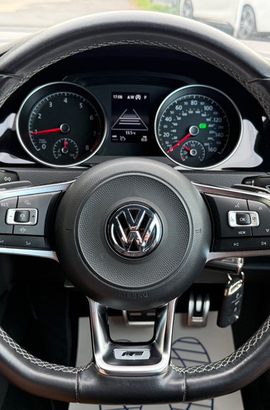 Volkswagen Golf R-LINE EDITION TSI EVO DSG -EX DEMO +1 OWNER -APPLE CARPLAY-ADAPTIVE CRUISE 