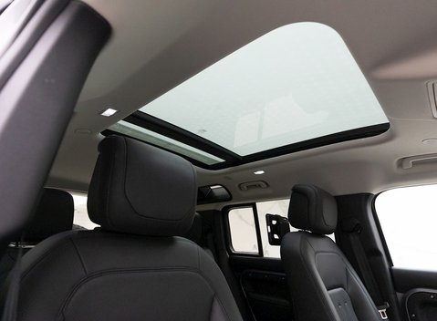 Land Rover Defender 110 HSE P300 11