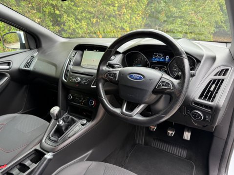 Ford Focus 1.0T EcoBoost ST-Line Euro 6 (s/s) 5dr 3