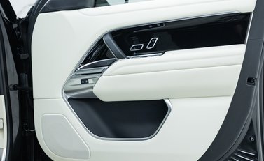 Land Rover Range Rover D350 HSE 22