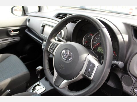 Toyota Yaris VVT-I TR 9