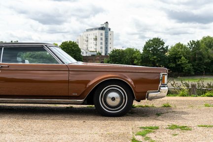 Lincoln Continental Mk III 10
