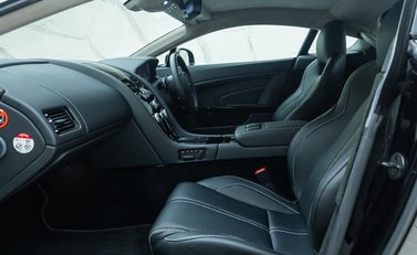 Aston Martin V12 Vantage S Coupe 15