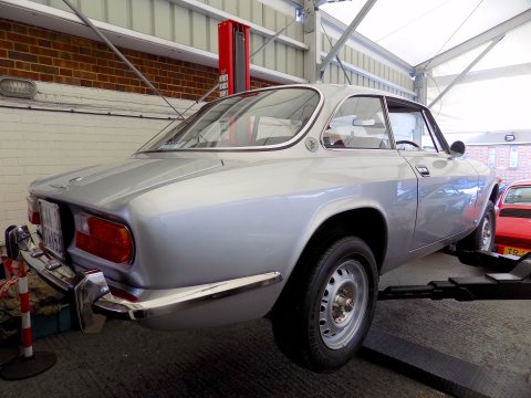 Alfa Romeo GT 1300 Junior 76