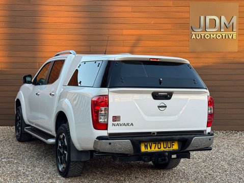 Nissan Navara 2.3 Navara Tekna dCi Auto 4WD 5dr 8