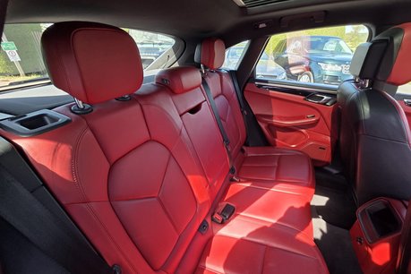 Porsche Macan D S PDK 11