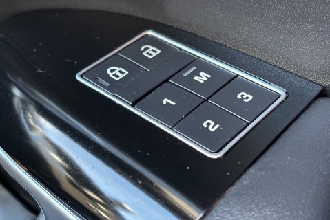 Land Rover Range Rover Sport D300 MHEV HSE Dynamic Black Auto 4WD Euro 6 (s/s) 5dr 31