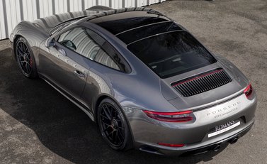 Porsche 911 Carrera GTS (991.2) 9