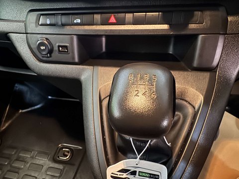 Vauxhall Vivaro 1.5 Vivaro F2700 Professional S/S 28