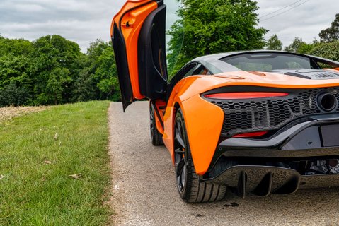 McLaren Artura PHEV 8