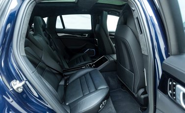 Porsche Panamera Turbo S E-Hybrid Sport Turismo 13