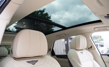 Bentley Bentayga V8 13