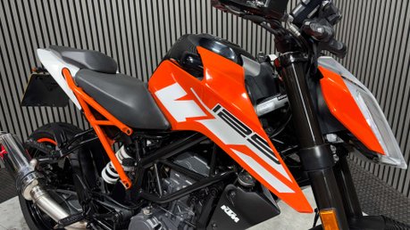 KTM Duke 2017 17K NEW MOT 125CC 15BHP NAKED BIKE 12