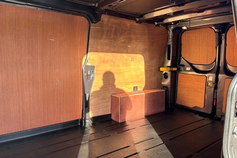 Ford Transit Custom 300 L2 130 ps Limited Panel Van - Upgraded Locks 9