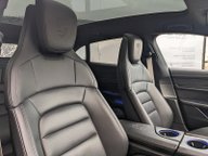 Porsche Taycan 4 CROSS TURISMO 13