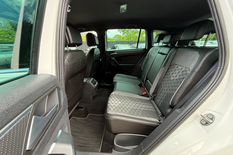 Volkswagen Tiguan R-LINE TSI DSG - ONE OWNER - APPLE CAR PLAY -ADAPTIVE CRUISE 24
