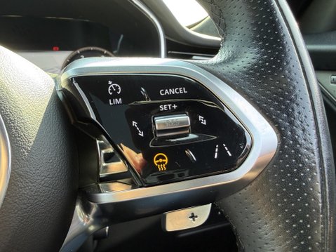 Jaguar F-Pace 2.0 D200 MHEV R-Dynamic HSE SUV 5dr Diesel Auto AWD Euro 6 (s/s) (204 ps) 34