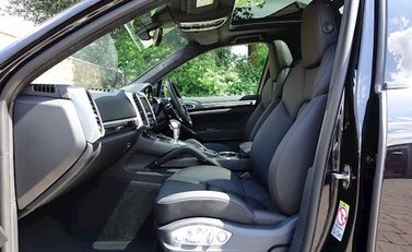 Porsche Cayenne Turbo 13