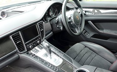 Porsche Panamera GTS 24