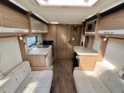 Coachman VIP 460  16