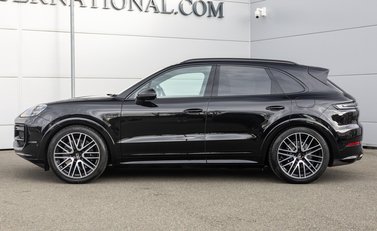 Porsche Cayenne TURBO E-HYBRID 3