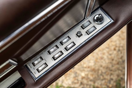 Lincoln Continental Mk III 36