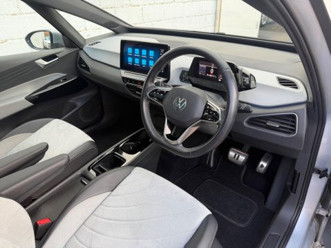 Volkswagen ID.3 Pro Performance 58kWh Family Auto 5dr 2