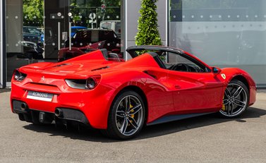 Ferrari 488 SPIDER 4