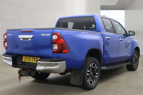 Toyota Hilux 2.8 D-4D Invincible Pickup Double Cab 4dr Diesel Auto 4WD Euro 6 (s/s) (204 3