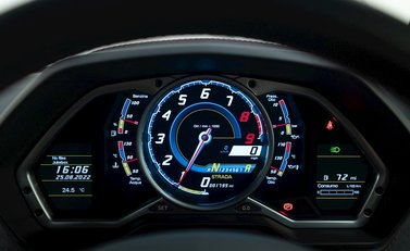 Lamborghini Aventador LP 700-4 Pirelli Edition 16