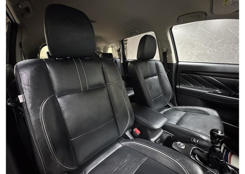 Mitsubishi Outlander 2.2 DI-D 4 SUV 5dr Diesel Manual 4WD Euro 6 (s/s) (147 ps) 31