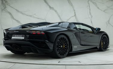 Lamborghini Aventador S LP 740-4 ROADSTER 10