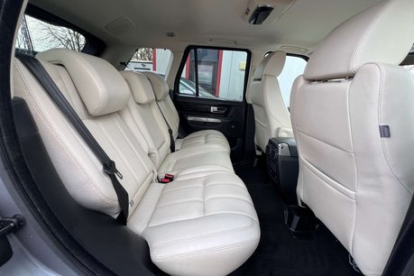 Land Rover Range Rover Sport 3.0 SD V6 HSE Black SUV 5dr Diesel Auto 4WD Euro 5 (255 bhp) 34