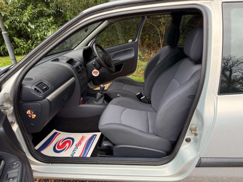 Renault Clio 1.6 Clio Dynamique 16v 3dr 12