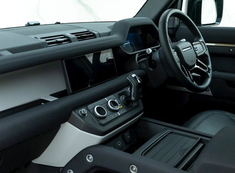 Land Rover Defender 110 D250 First Edition 17