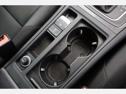 Volkswagen Golf 2.0 Golf SE Nav TDI BlueMotion Technology Semi-Auto 5dr 31